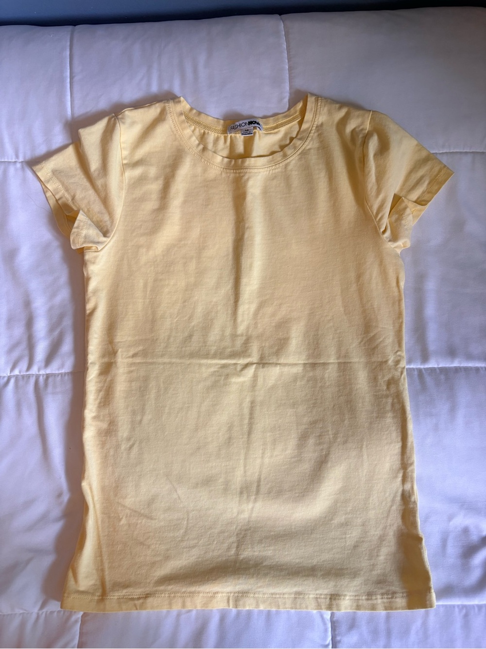 Fashion Nova Women’s Pale Yellow Short Sleeve Tee
